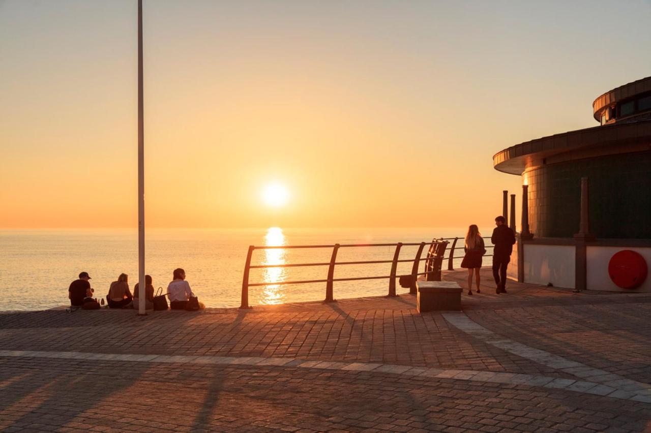 New Central Seafront Apartment- Stunning Sea Views Aberystwyth Exterior photo